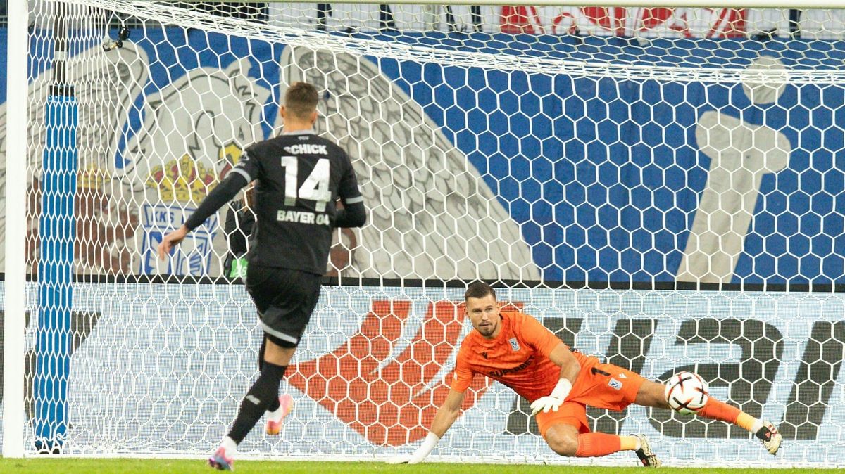 Patrik Schick verwandelt einen seiner zwei Elfmeter