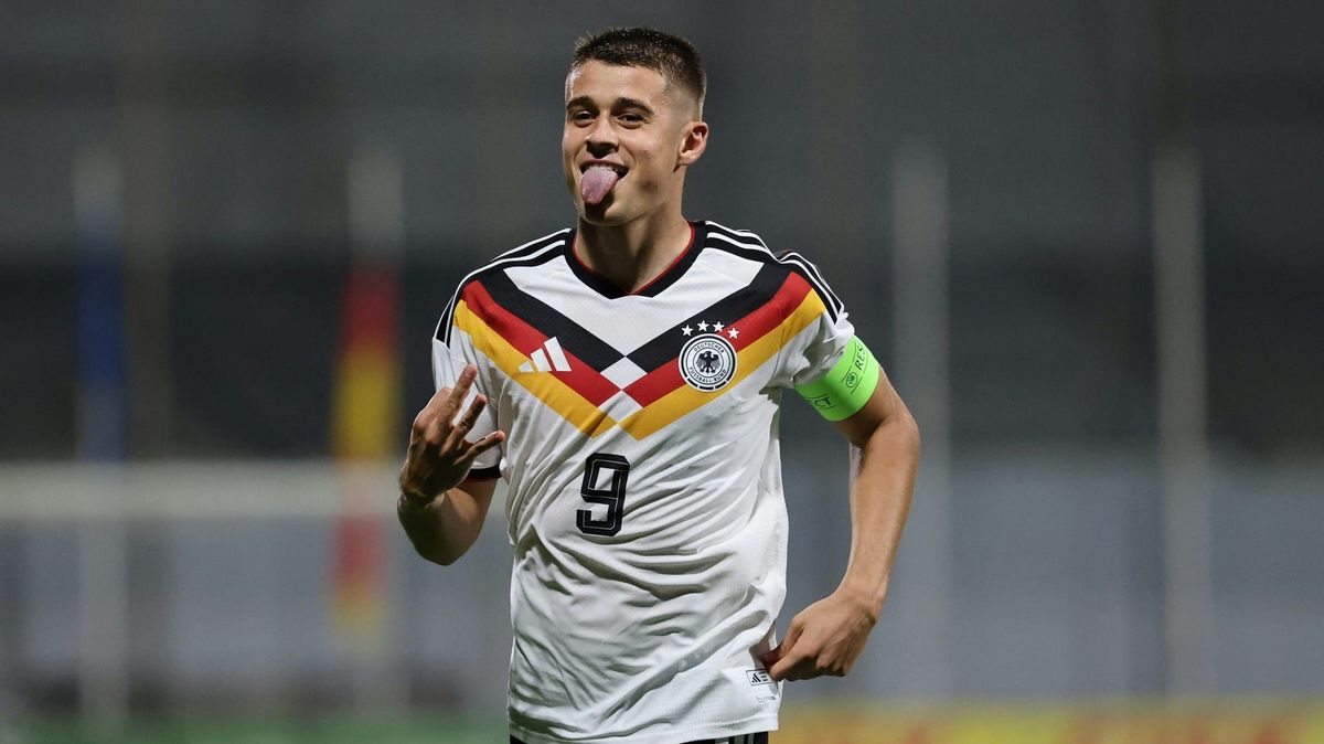 Tresoldi bejubelt sein geniales Freistoßtor zum 4:1