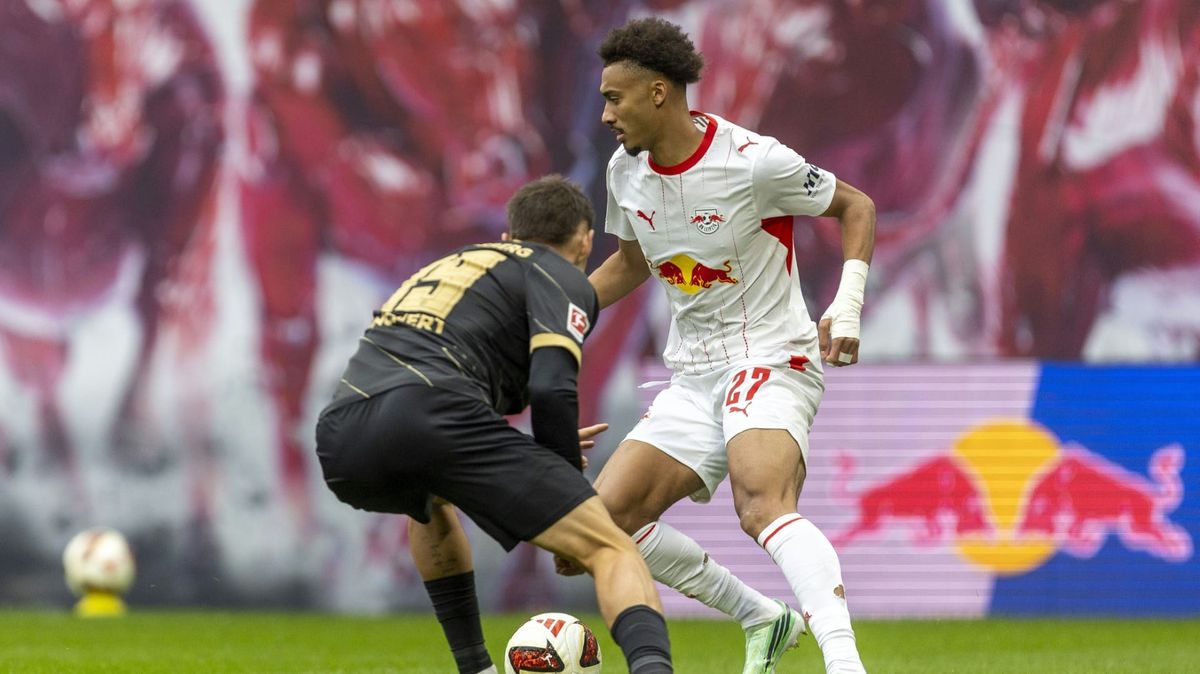 Leipzigs Torschütze Gomis (r.) am Ball