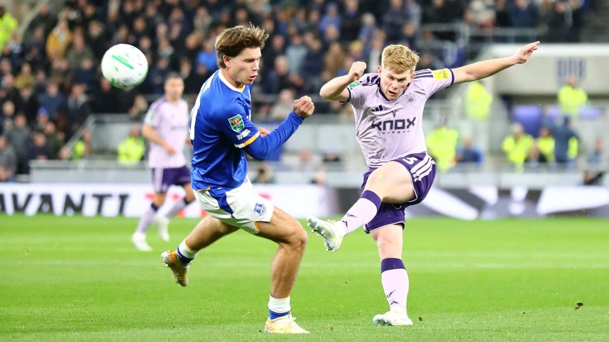 Zweikampf im Achtelfinale in Liverpool