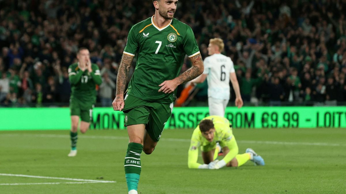 Troy Parrott im Einsatz für Irland in der Nations League