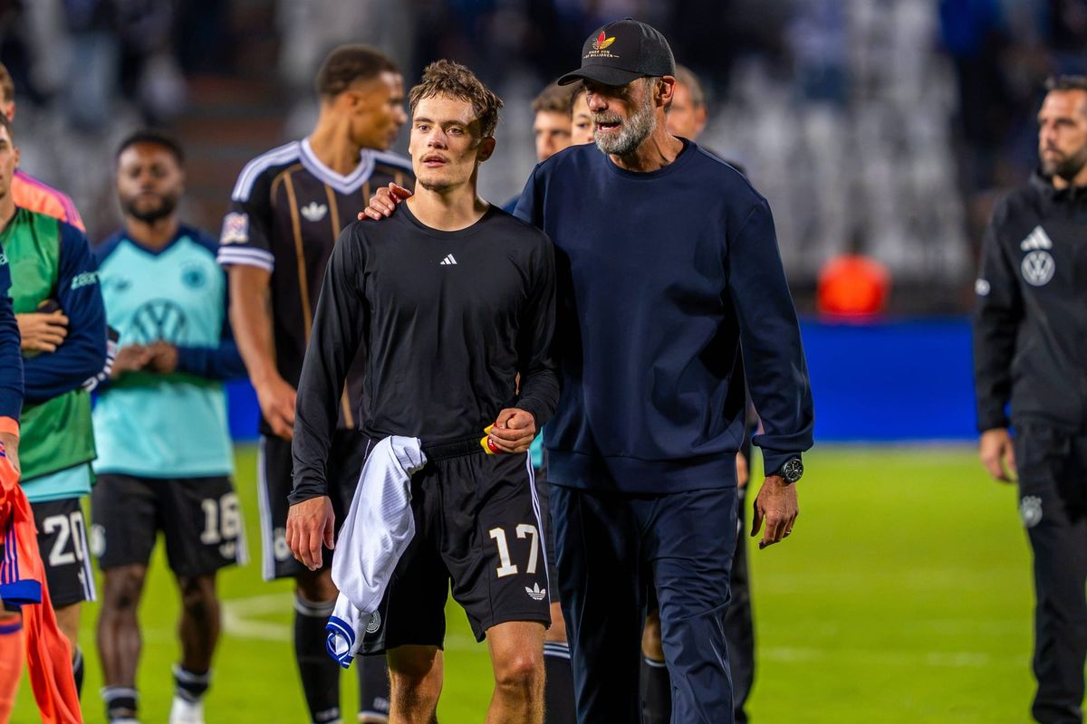 Florian Wirtz (Deutschland, Germany, 17) und Juergen Klopp (Chef-Trainer, Deutschland, Germany) nach dem Spiel Griechenland vs. Deutschland, Fussball, UEFA Nations Leauge, 4. Spieltag, Saiso