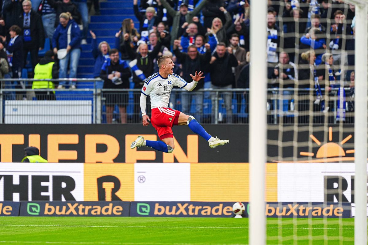 Torjubel nach Tor zum 1:0 Miro Muheim (Hamburger SV, 28) GER, Hamburger SV vs. VfB Stuttgart, Fußball, 1. Bundesliga, Spieltag 06, Saison 2026 2027, 17.10.2026 DFL REGULATIONS PROHIBIT ANY U