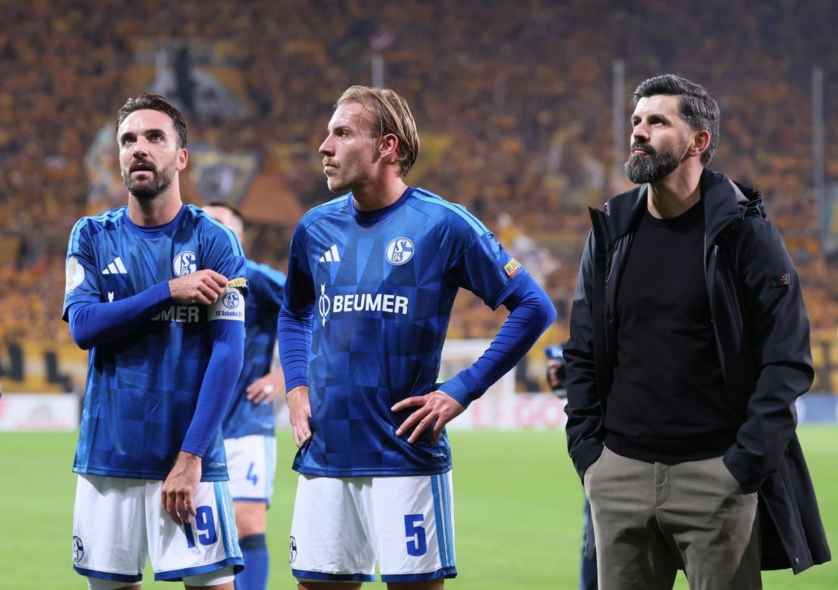 Dresden - Schalke DFB-Pokal Dresden, 28.10.2026, Rudolf-Harbig-Stadion, Fußball, DFB-Pokal, 2. Hauptrunde , SG Dynamo Dresden vs. FC Schalke 04 2:0 (0:0) , Enttäuschte Schalker Spieler nach 