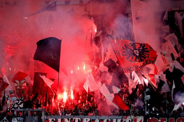 Vorm Frankfurt-Spiel: Kapitulation vor der Gewalt in Neapel
