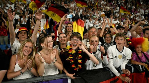 EM-Halbfinale der DFB-Frauen live in der ARD und bei DAZN
