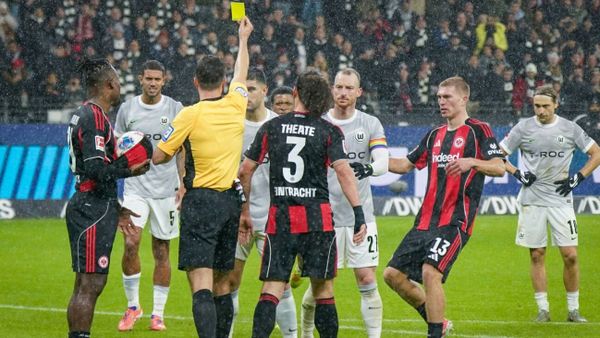Elfmeter-Streit in Frankfurt: "Tut der Fußballerseele weh"