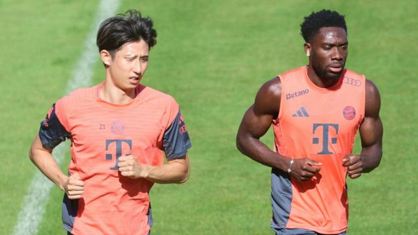 FC Bayern: Davies trainiert wieder mit Ball