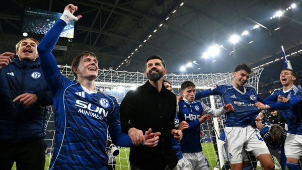"Singen, springen, tanzen": Schalke feiert Tabellenführung