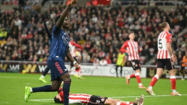 Arsenal gibt Sieg spät aus der Hand