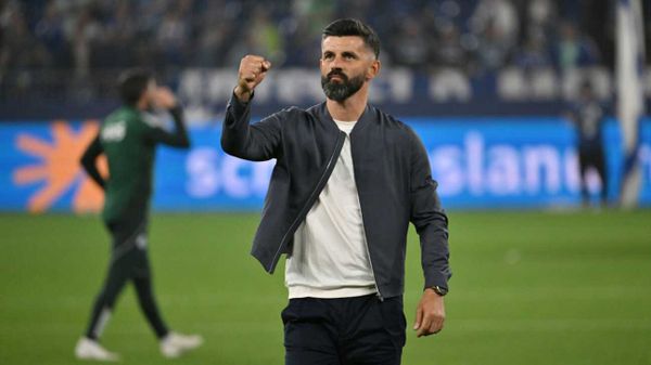 "Sehr, sehr stolz": Muslic genießt, Schalke feiert