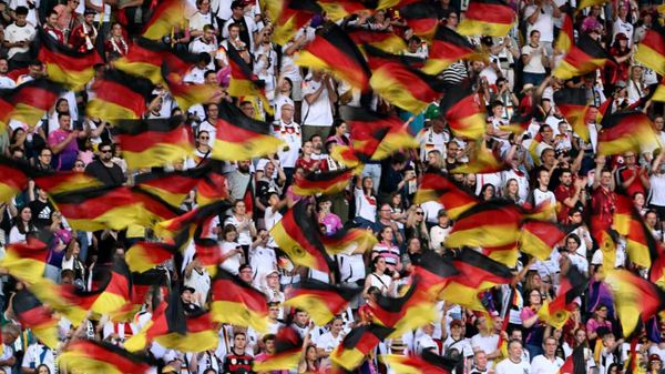 EM-Viertelfinale: Deutsche Fußballerinnen mit 10.000 Fans