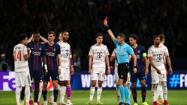 Díaz trifft doppelt und fliegt: Zehn Bayern schlagen PSG