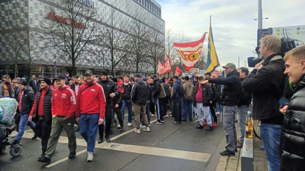 Fan-Protest: Mehrere Tausend auf Demo in Leipzig
