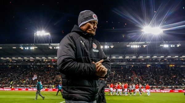 Trotz Niederlagenserie: Blessin bleibt Trainer bei St. Pauli