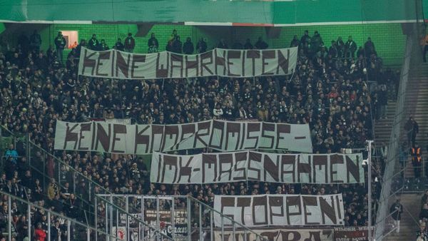 Stadionsicherheit: Politik verzichtet auf drastische Maßnahmen
