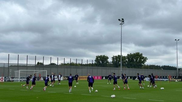 DFB-Training mit komplettem Kader