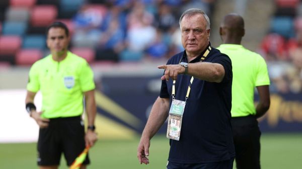 Fußballzwerg Curacao mit Advocaat auf WM-Kurs