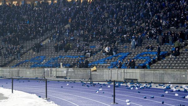 Über 50 Verletzte: Massive Gewalt vor Zweitliga-Spitzenspiel