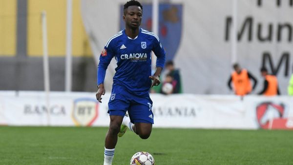 Kollision mit Werbebande: Fußballer erleidet Genickbruch
