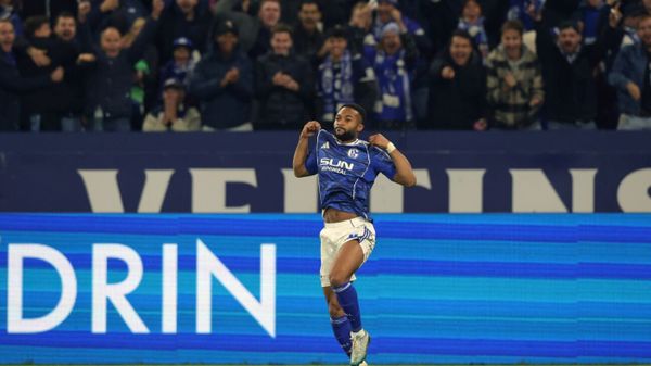 Wieder kein Gegentor: Schalke springt an die Spitze
