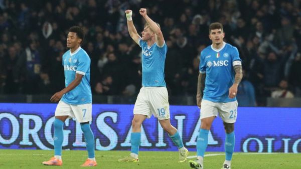 Italien: Neapel besiegt Juventus und übernimmt Tabellenführung
