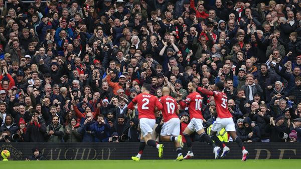 "Schere in Sicht": ManUnited will zotteligen Fan erlösen