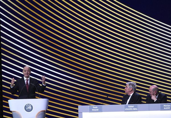 Infantinos Party-Versprechen und die verschränkten Arme Europas