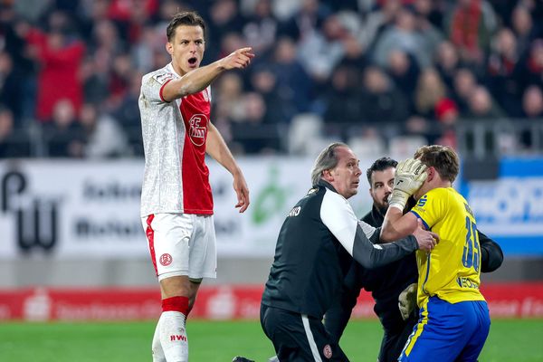 Böller-Angriff auf Torhüter zeigt: Der Fußball hat seine Verrückten nicht im Griff