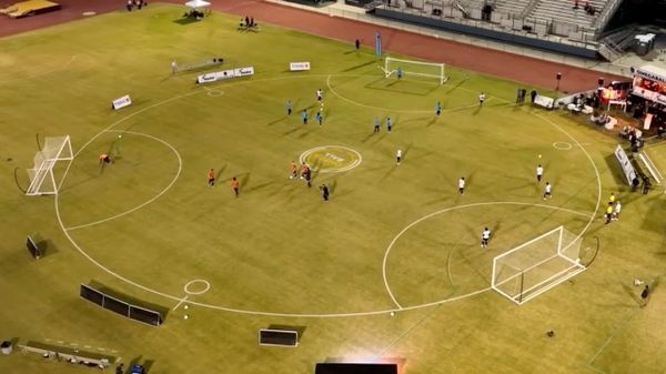 Drei Teams, drei Tore, Spielfeld ein Kreis: Wird OmegaBall das nächste Fußball-Experiment?