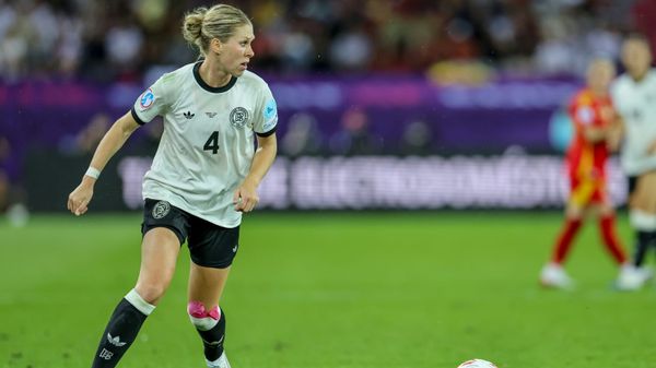 Jede Menge Schürfwunden: Knaak kennt Kunstrasen zu gut