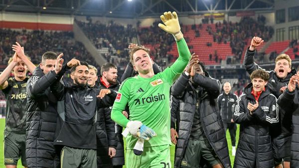 "Scheiß auf die Hand": Raab wird beim Debüt zum Helden