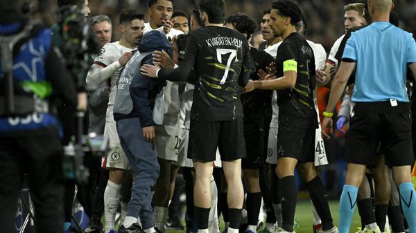 Balljungen geschubst: Chelseas Neto entgeht Sperre