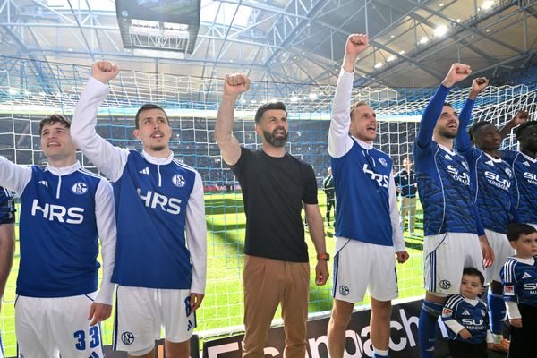 Schalke 04: Noch ein Sieg bis BVB und Bayern!