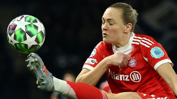 Spielerin Eriksson scoutet für Bayern - bei den Männern