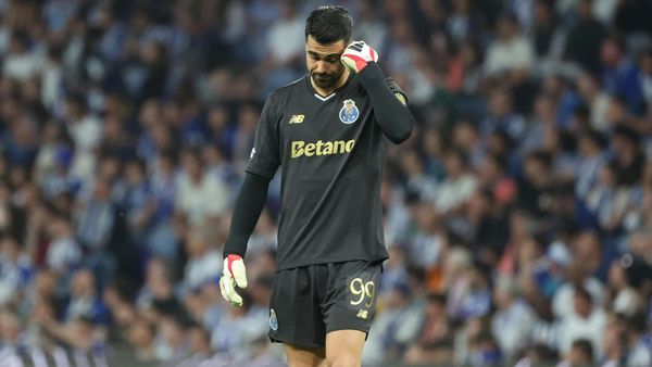 Eigentor aus 45 Metern: Porto entsetzt