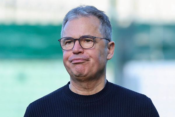 Andreas Rettig nimmt Uli Hoeneß ins Visier — mit Spickzettel und Haltung