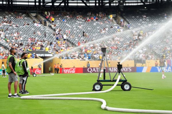 Mission Meadowlands: FIFA verlegt Luxusrasen, doch die Fans zahlen die Zeche