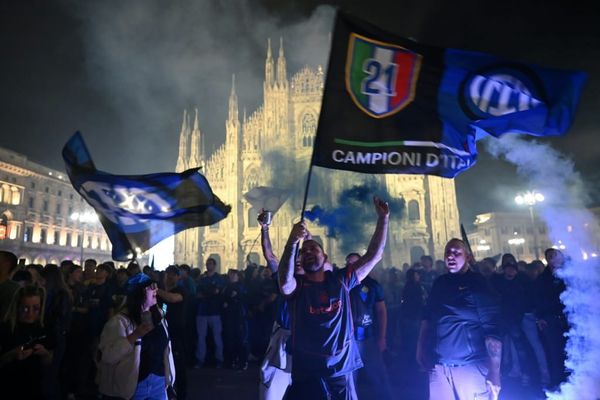 Bis tief in die Nacht: Tifosi feiern Inters Titelgewinn