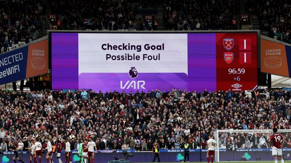 "Nervenzerfetzendes" VAR-Drama: Arsenal atmet auf