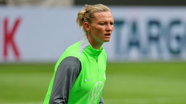Popp führt Wolfsburg als Kapitänin ins Pokalfinale
