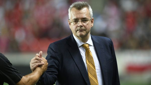 Pyro-Eklat bei Prager Derby: Spielabbruch statt Meisterfeier