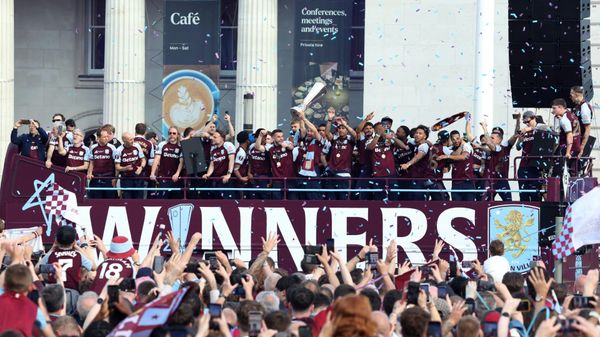Villa feiert Europapokalsieg mit Tausenden Fans
