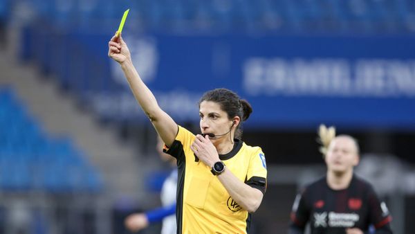 Rekord-Schiedsrichterin Hussein beendet Karriere