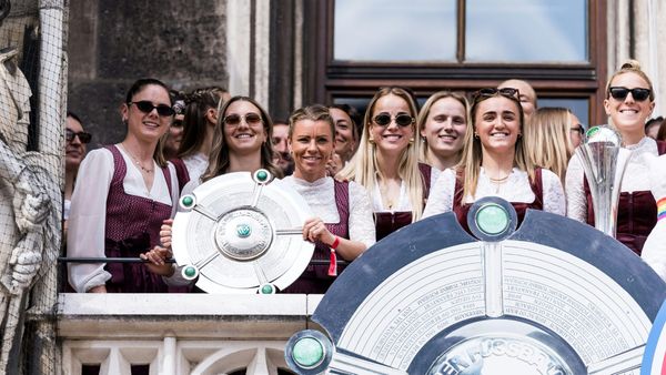 Bayern-Frauen feiern Double-Party in München