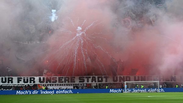 Staatsanwaltschaft ermittelt nach Pyro-Vorfällen in Frankfurt