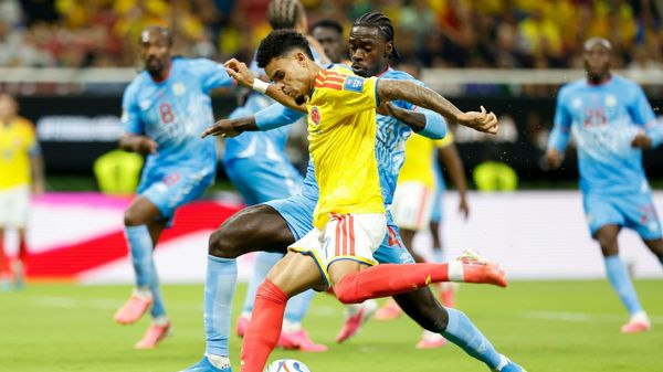 Munoz überwindet starken Mpasi: Kolumbien erreicht K.o.-Phase