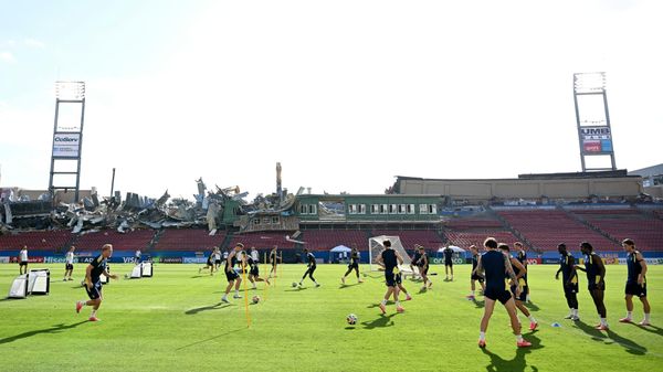 WM: Schweden trainiert vor eingestürzter Tribüne