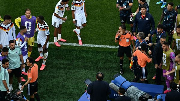 "Nie und nimmer Foul": Ärger über aberkannten Tah-Treffer