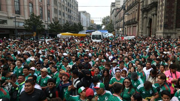 Vor WM-Eröffnung in Mexiko: Tausende Fans drängen in Fanzone